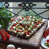 Grande planche de brochettes tomate/mozza (60 pièces) / à commander 48H à l'avance