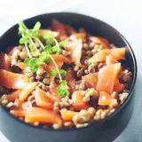 Saladier de lentilles anisées, saumon fumé, aneth et vinaigrette moutardée / à commander 48h à l'avance