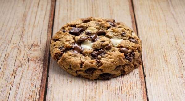 Cookie aux 3 chocolats , Frichti (80 g)